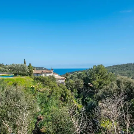 Hébergement de vacances Avec Piscine 2 4 Couchages *