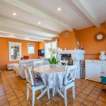 Avec Piscine 2 4 Couchages Hébergement de vacances