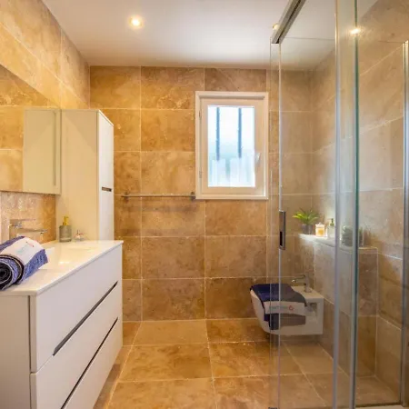 Avec Piscine 2 4 Couchages Hébergement de vacances *